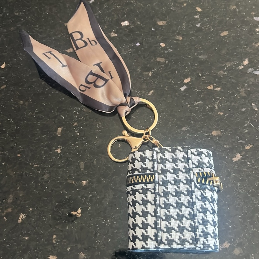 Houndstooth Bag Charm/Air Pods/Key Chain Pouch with Ribbon - Picture 2 of 4